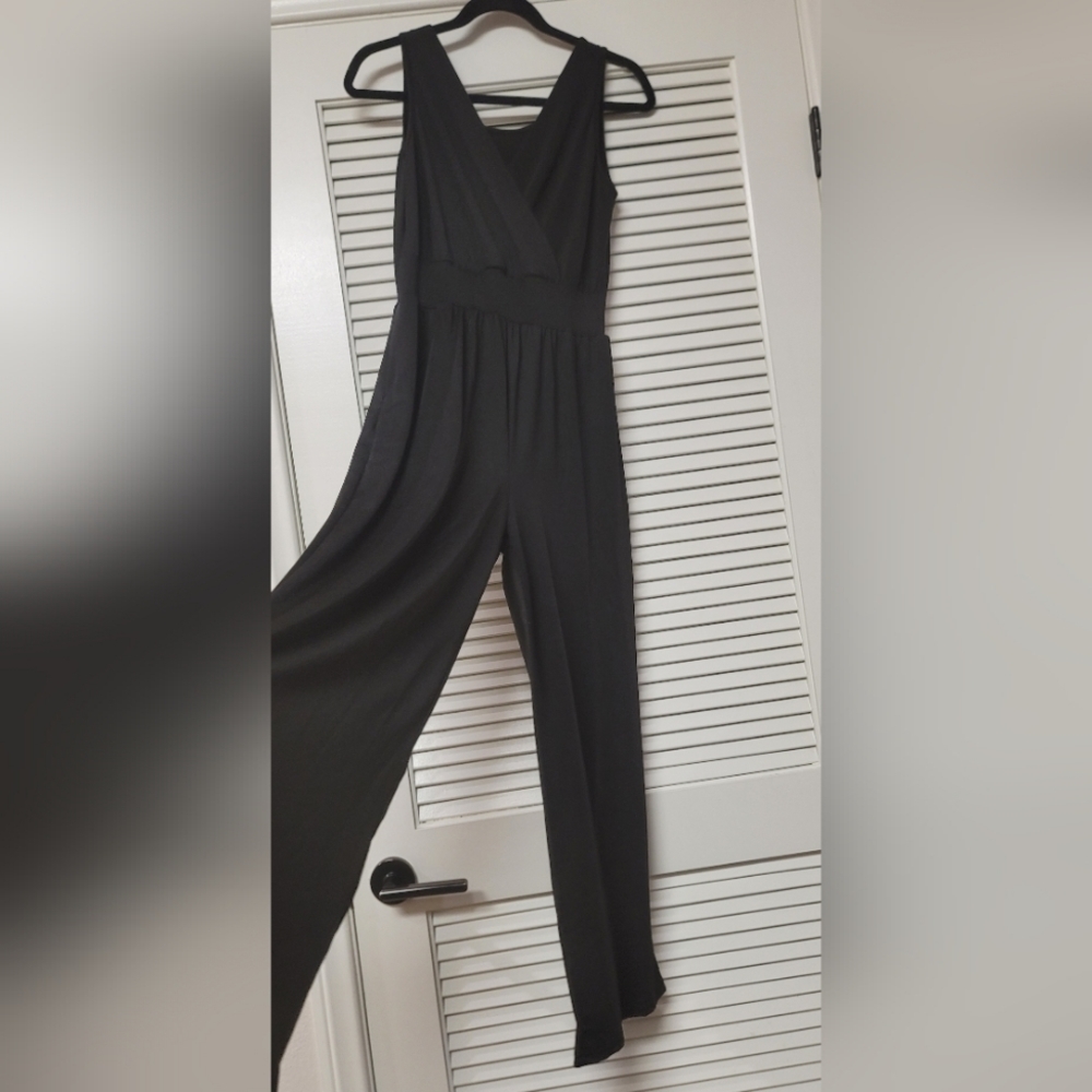 Black V-Neck Sleeveless Jumpsuit
